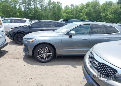 2018 Volvo Xc60 T6/Momentum z USA, uszkodzony, nr VIN YV4A22RK7J1010239